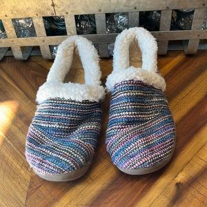 Toms Slippers Lined with faux fur